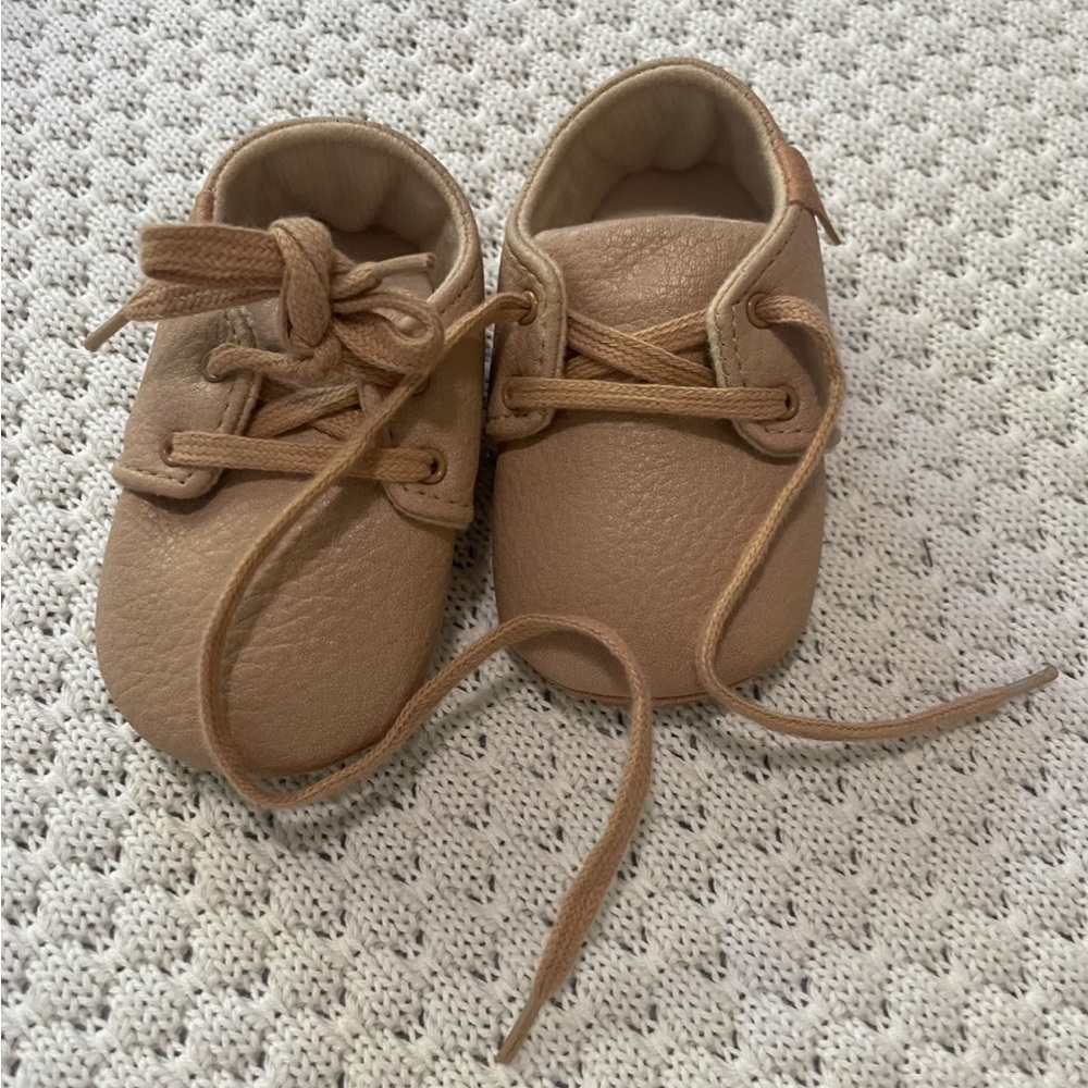No name brown/tan baby shoes